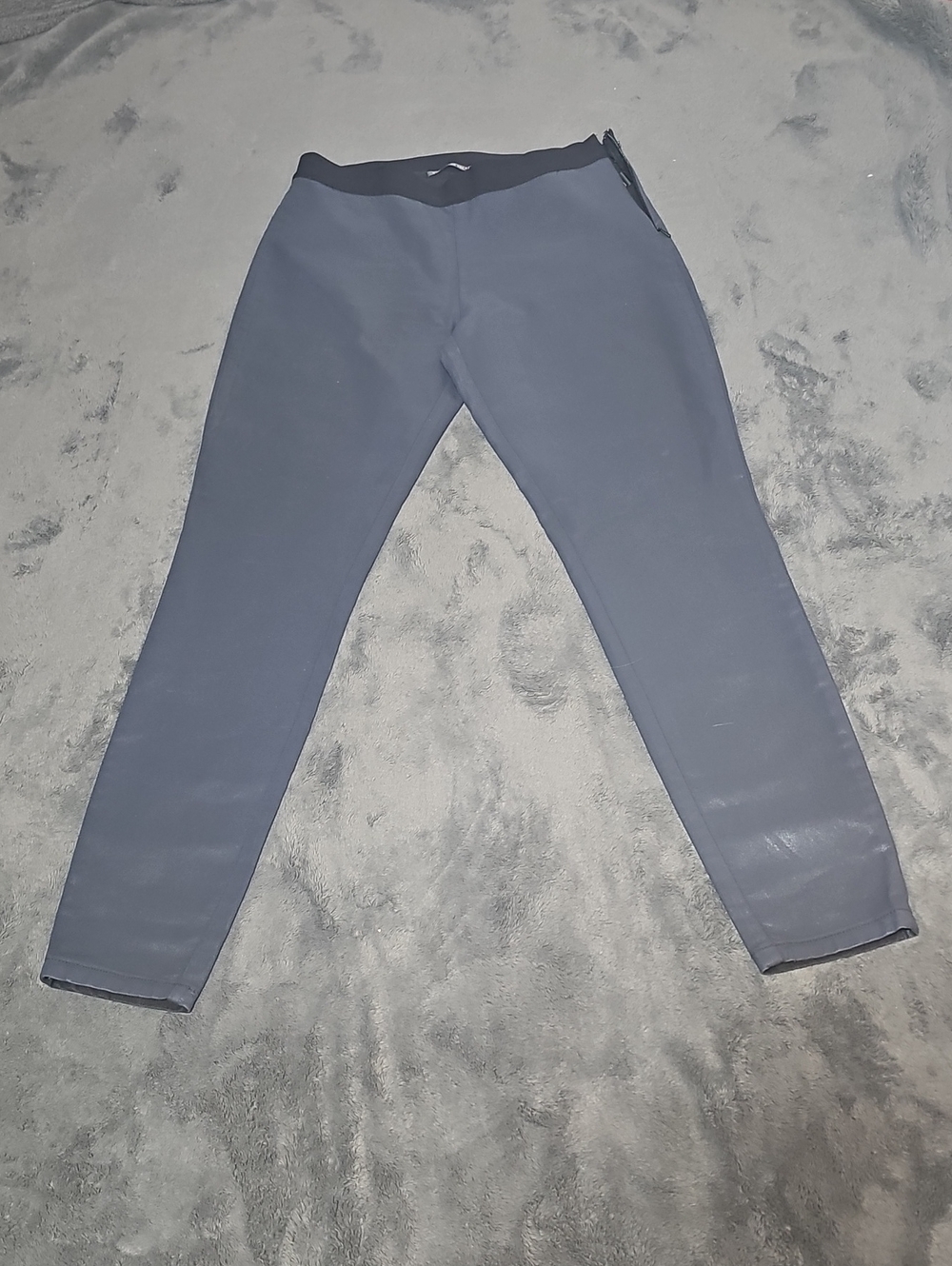 Victoria's Secret Black Coated Stretch Side-Zip Pants Leggings Size 6